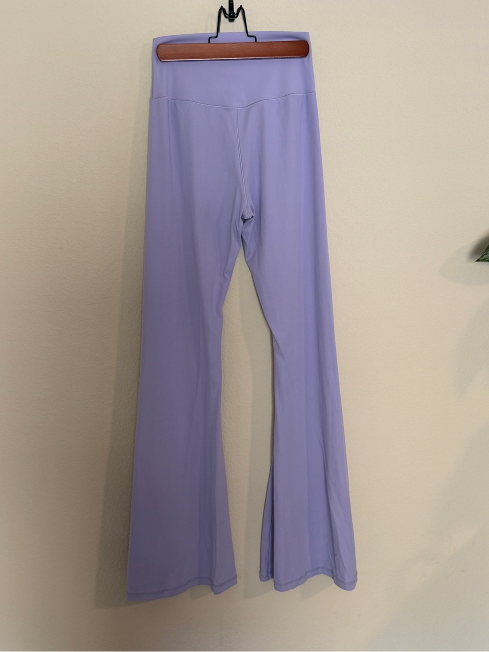 Sunzel V-Waist Lavender Flare Leggings for Women - Picture 5 of 7